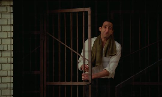 《粗獷派建築師》（劇照／IMDb）