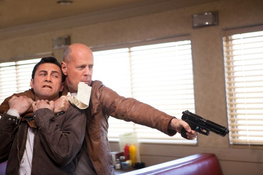 Looper': A smart but confusing thriller | CNN