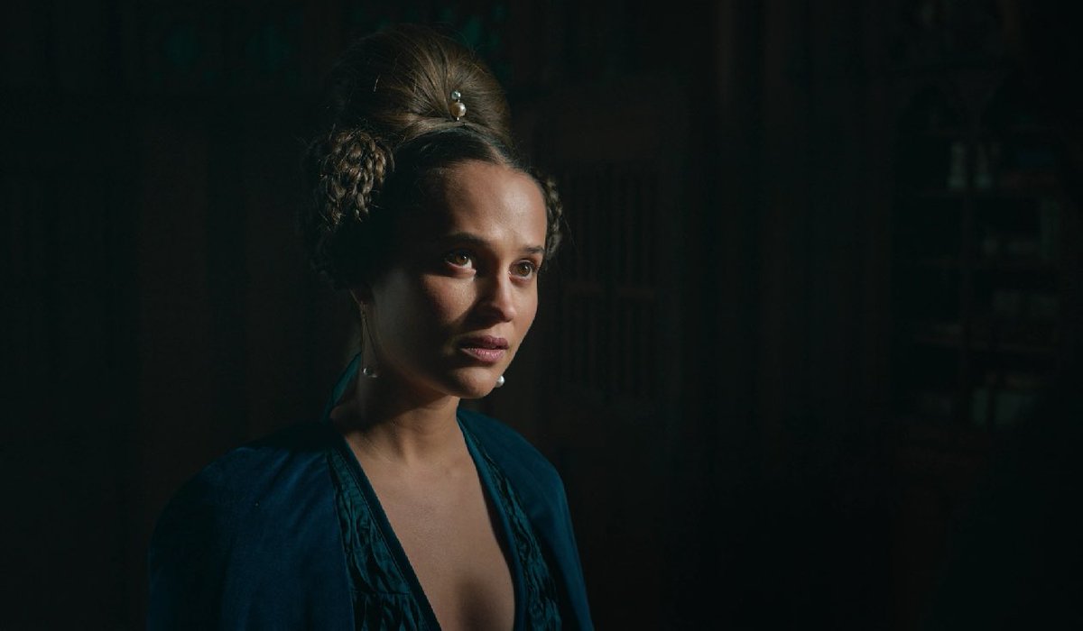 alicia vikander as 'essel' and 'lady' in the green knight