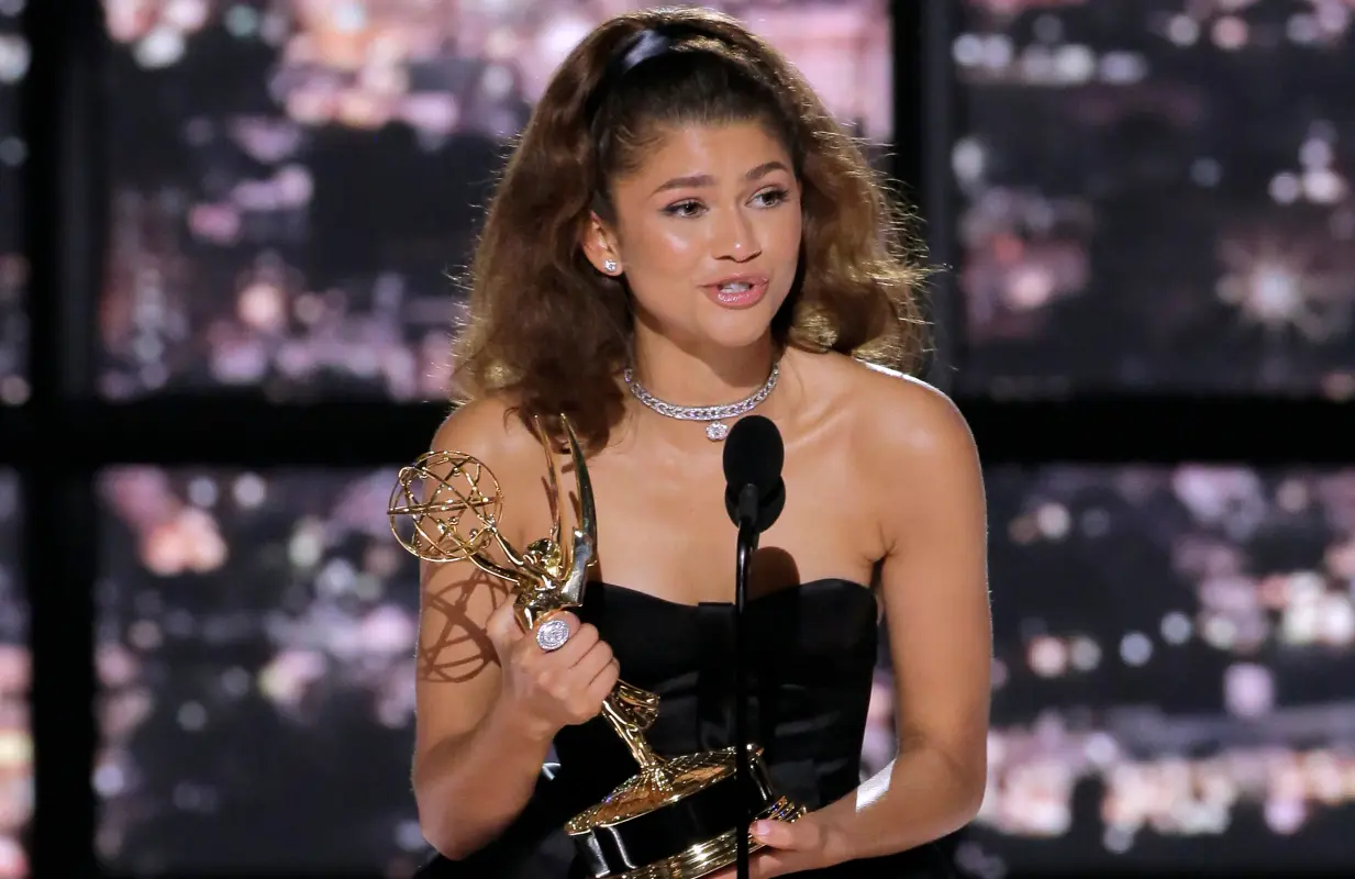 Zendaya Makes Emmys History as First Black Drama Actress to Win Twice -  PRIMETIMER
